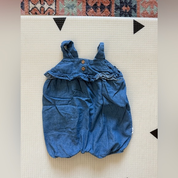 Tahari Baby|Chambray Blue baby girl bubble romper with ruffle detail,18 months• - Picture 1 of 5